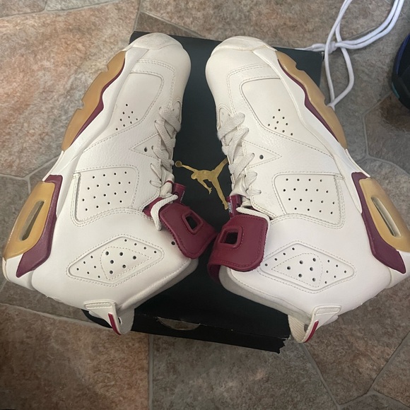 Used Jordan retro 6 maroon youth size 7y - Picture 2 of 7